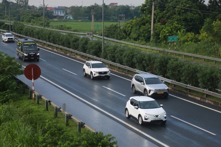 Lỗi không giữ khoảng cách an toàn trên cao tốc: Khi nào tài xế có căn cứ khiếu nại quyết định xử phạt?