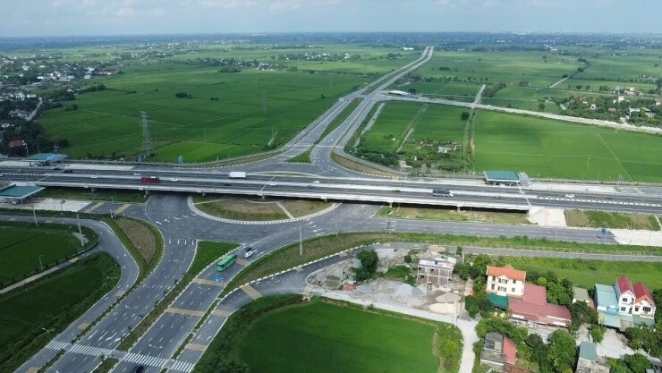 Lỗi không giữ khoảng cách an toàn trên cao tốc: Khi nào tài xế có căn cứ khiếu nại quyết định xử phạt?