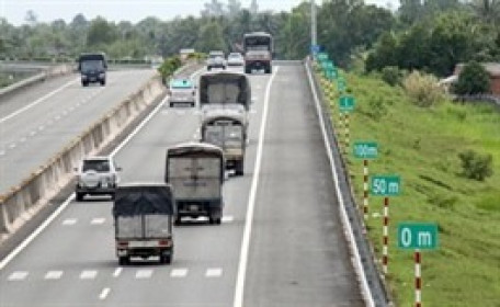 Phó Thủ tướng yêu cầu rà soát, đánh giá kỹ quy định về khoảng cách an toàn trên cao tốc