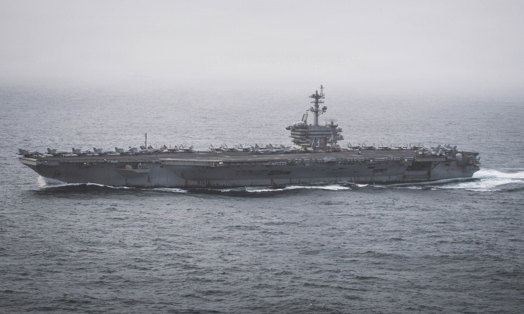 Iran tuyên bố buộc chiến hạm Mỹ lùi xa Hormuz hơn 400 km