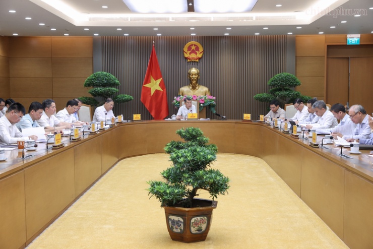 Thủ tướng Lê Minh Hưng “bắt bệnh” ngành xăng dầu: Nhiều khâu trung gian, găm hàng, đầu cơ và mua bán lòng vòng