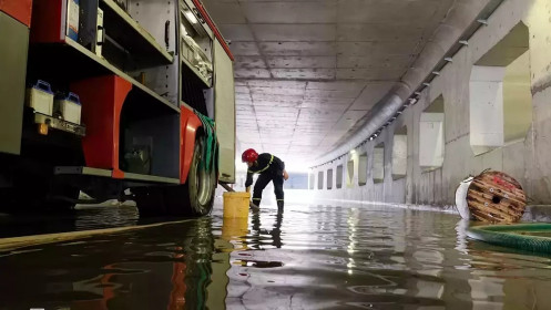 Vì sao hầm chui ở nút giao lớn nhất TP HCM ngập một mét?
