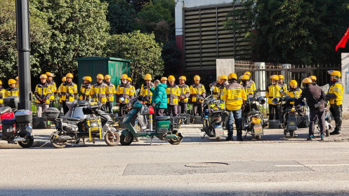 Các nước buộc nền tảng gọi xe chi trả an sinh cho tài xế ra sao?