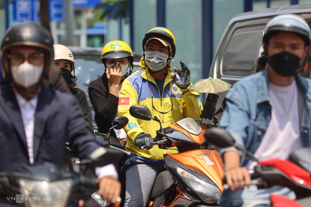 Vòng xoáy thu nhập khiến tài xế công nghệ khó bỏ nghề