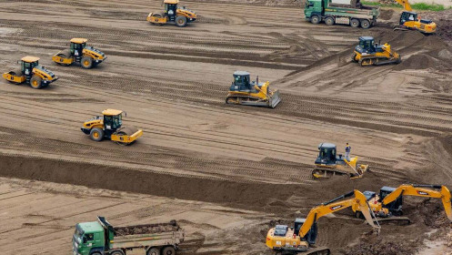 Công nhân xây dựng đắt việc, lương triệu đồng mỗi ngày