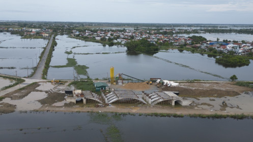 Đường nối sân bay Phú Bài thi công chậm trễ