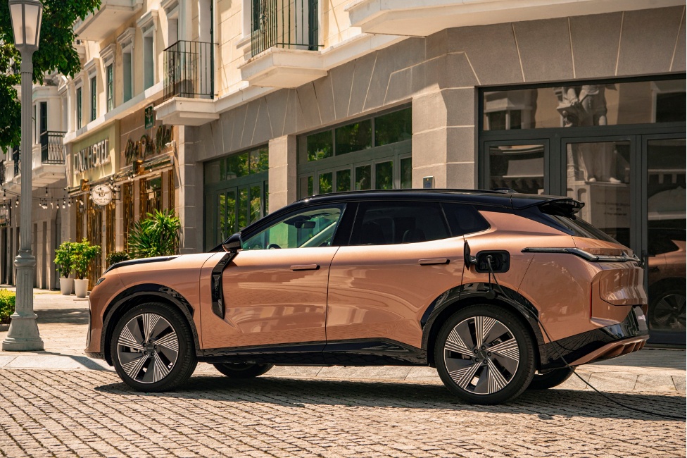 Hybrid cắm sạc ngoài - công nghệ điện hóa thu hút khách Việt