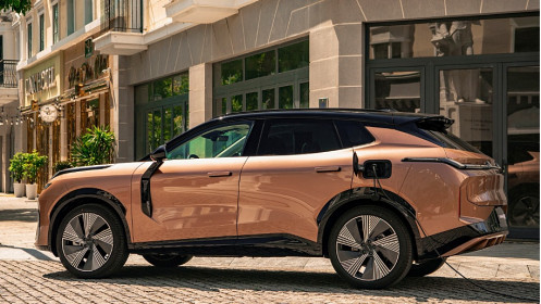 Hybrid cắm sạc ngoài - công nghệ điện hóa thu hút khách Việt
