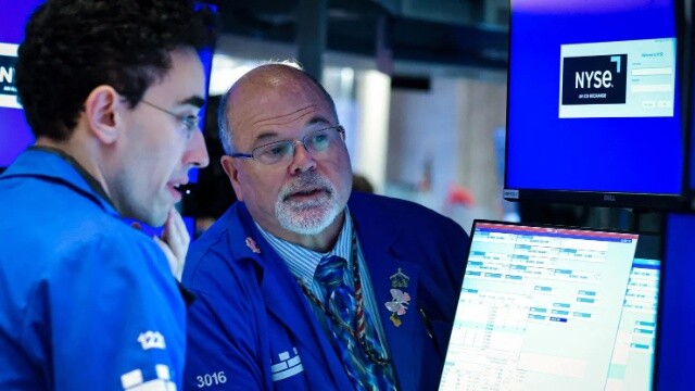Dow Jones tăng 250 điểm, Nasdaq có lúc lập kỷ lục mới sau báo cáo việc làm