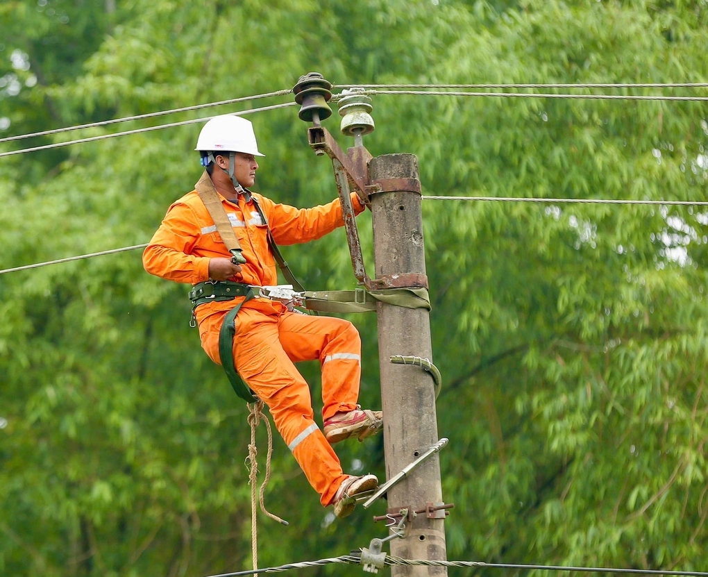 Hai Bộ Tài chính - Công Thương chưa thống nhất tách truyền tải điện khỏi EVN