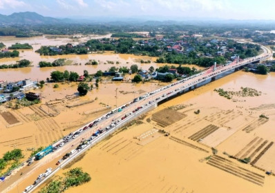 Lũ rút trong vài ngày, dòng tiền doanh nghiệp mất bao lâu để hồi phục?