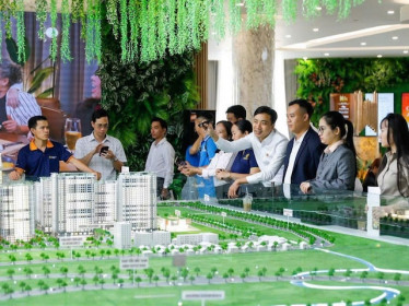 Lãi suất neo cao kéo thị trường nhà ở vào nhịp điều chỉnh mạnh
