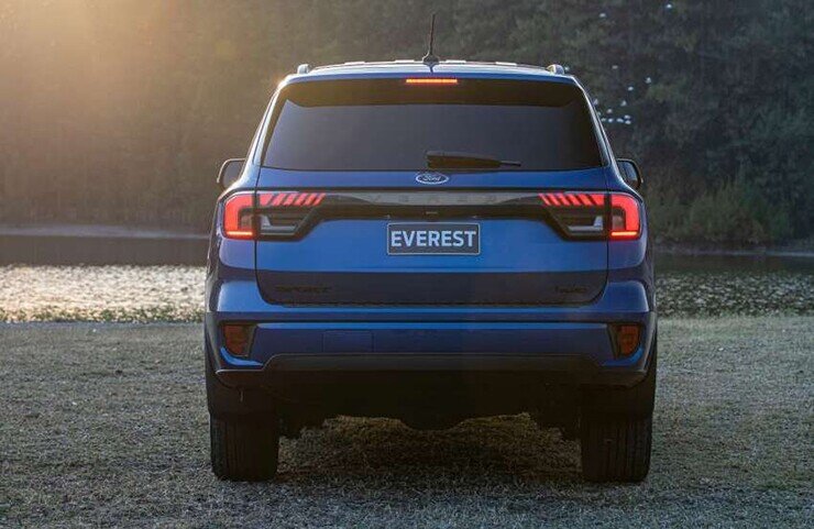 Giá xe Ford Everest lăn bánh tháng 10/2026, giảm 35 triệu đồng