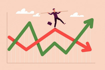 Thanh khoản sụt giảm mạnh, dòng tiền rút khỏi nhóm bán lẻ, dầu khí, chứng khoán