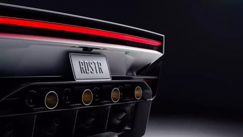 Tesla Roadster có gì đặc biệt ngoài khả năng bay lộn?