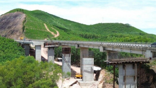 Bộ Xây dựng chỉ đạo điều chuyển nhà thầu không đủ năng lực thi công mở rộng cao tốc Cam Lộ - La Sơn