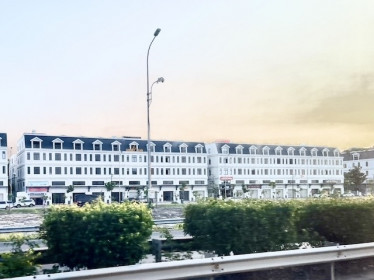 Tồn kho gần gấp đôi, chủ đầu tư giữ giá niêm yết, giãn tiền trả trước để giữ thanh khoản