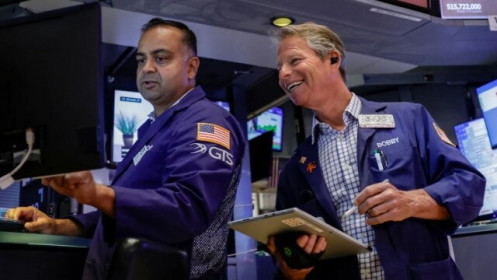 S&P 500 leo dốc 3 phiên liền, Nasdaq tăng hơn 1% nhờ SpaceX và Tesla