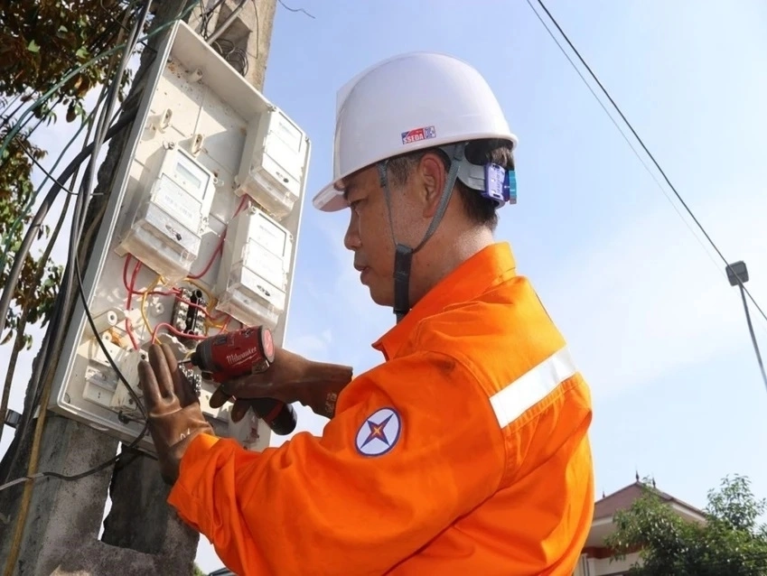 Chuyên gia: Khó giảm tiền điện nếu buổi tối tính giá cao