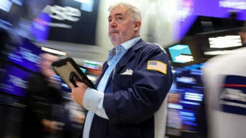 Nhà đầu tư tháo chạy khỏi cổ phiếu công nghệ, Nasdaq giảm gần 3%, Dow Jones rơi gần 500 điểm