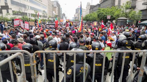 Tổng thống Peru bị luận tội và bắt giữ sau khi định giải tán Quốc hội. Dina Boluarte đã trở thành nữ  ...