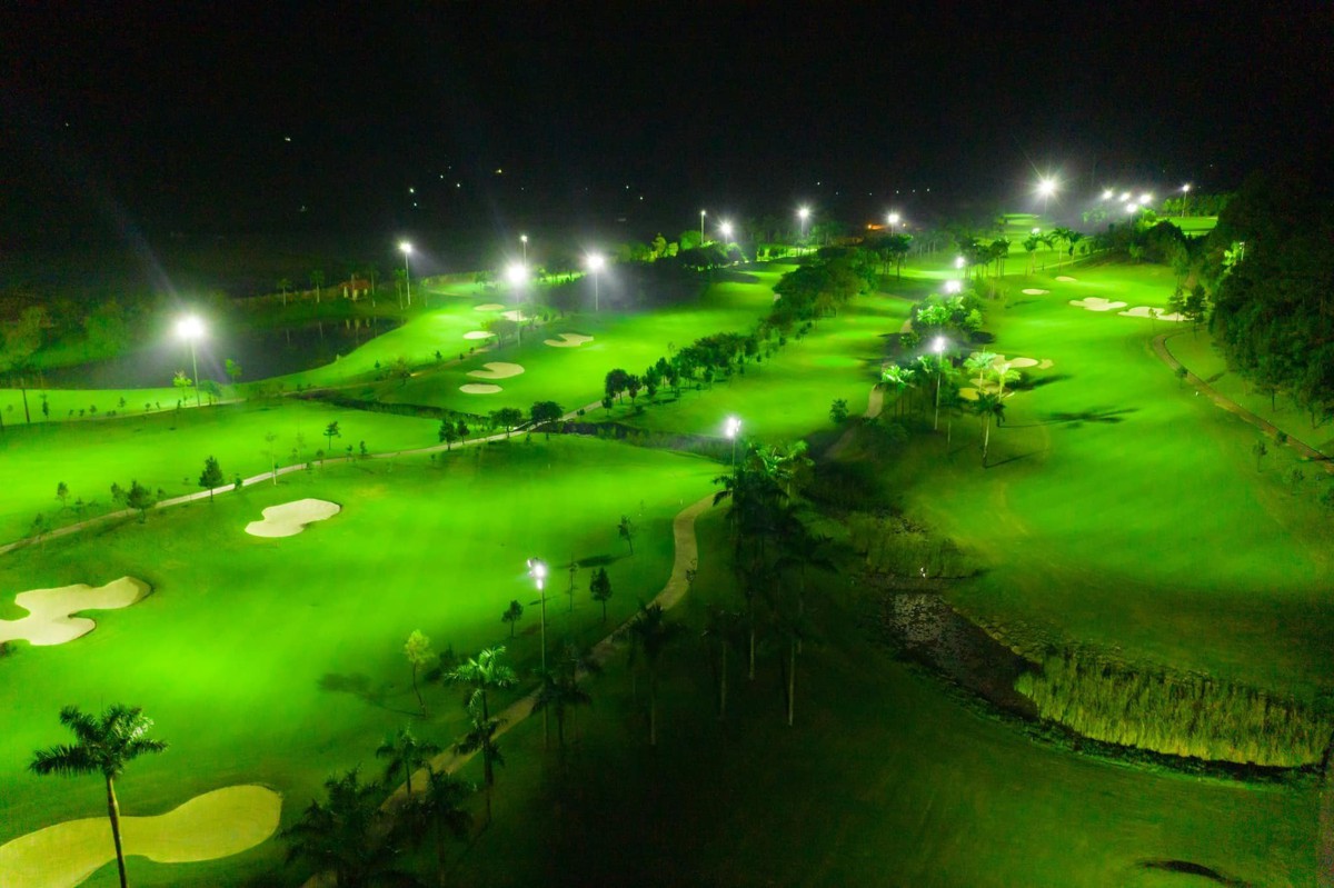 Trang An Golf & Resort lung linh khi lên đèn