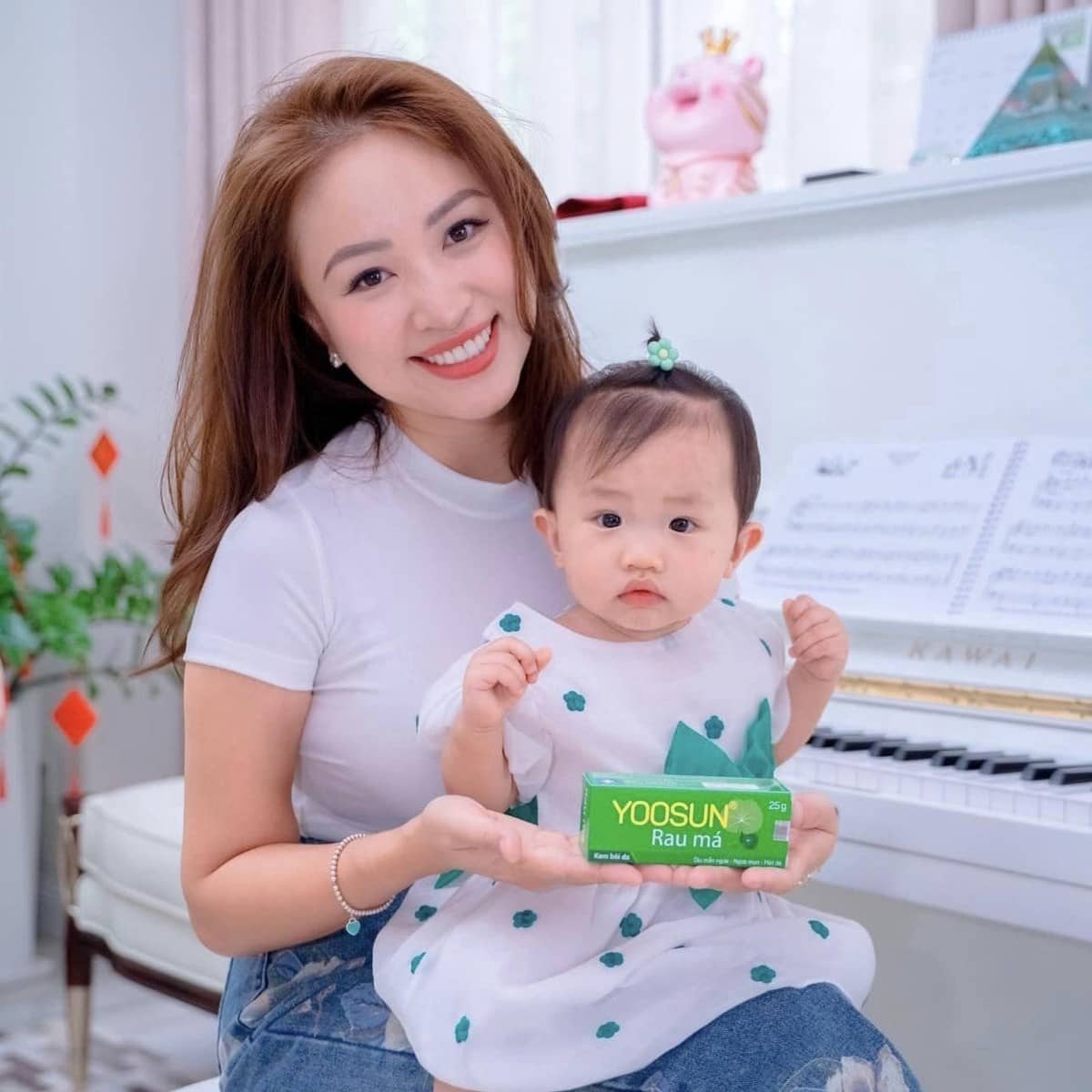 MC Vân Hugo chia sẻ bí quyết bảo vệ da cho con yêu mùa nắng nóng