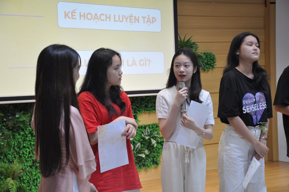 Founder Hành trình Khởi lửa Hành trang xuất hiện với vai trò Diễn giả tại Youth for Impact của AIESEC.  ...