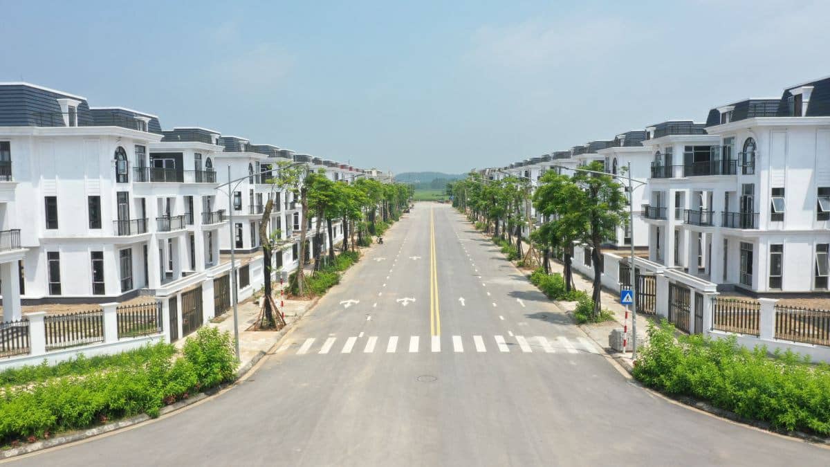 HUD MeLinh Central – Khu biệt thự “yên bình” trong trận mưa lớn ngày 20/8. ơn mưa lớn kéo dài vào sáng  ...
