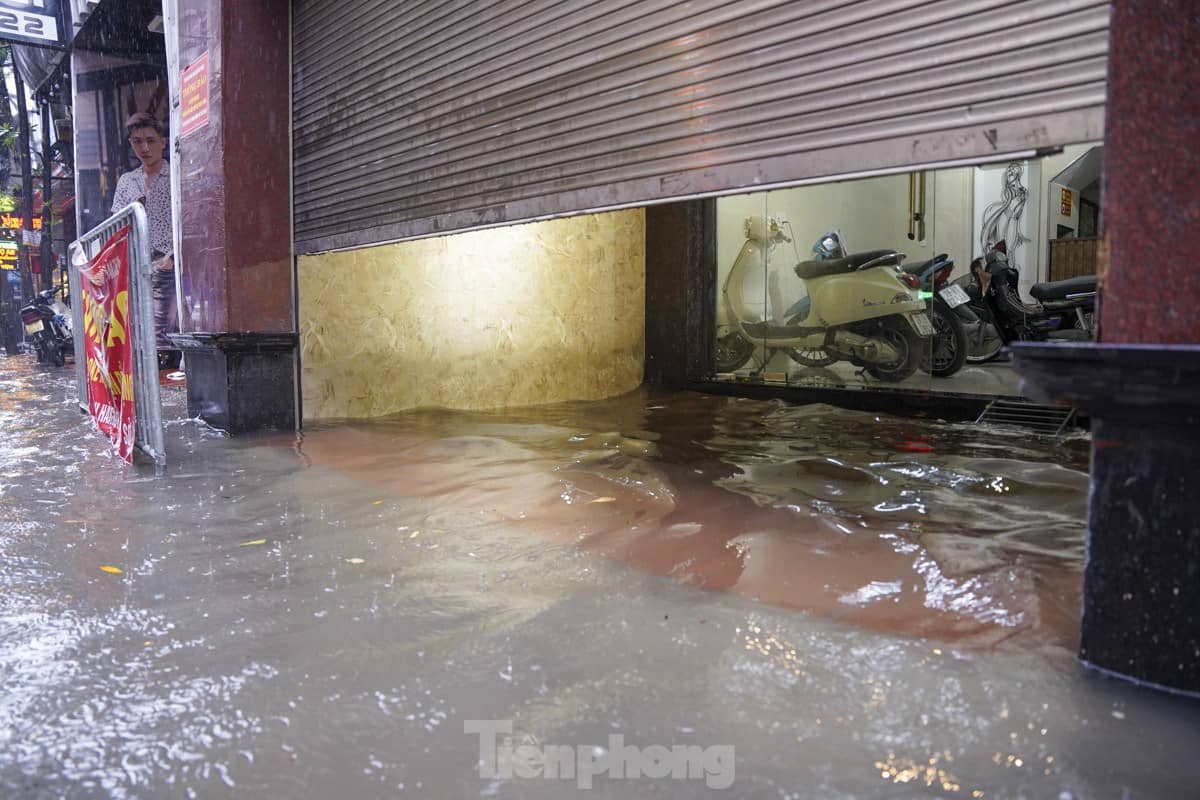 HUD MeLinh Central – Khu biệt thự “yên bình” trong trận mưa lớn ngày 20/8. ơn mưa lớn kéo dài vào sáng  ...