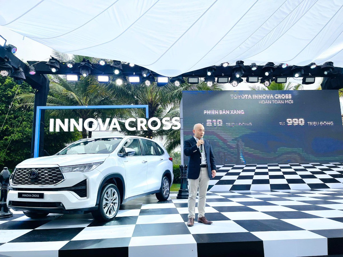Toyota Innova Cross chính thức ra mắt với giá từ 810 triệu đồng