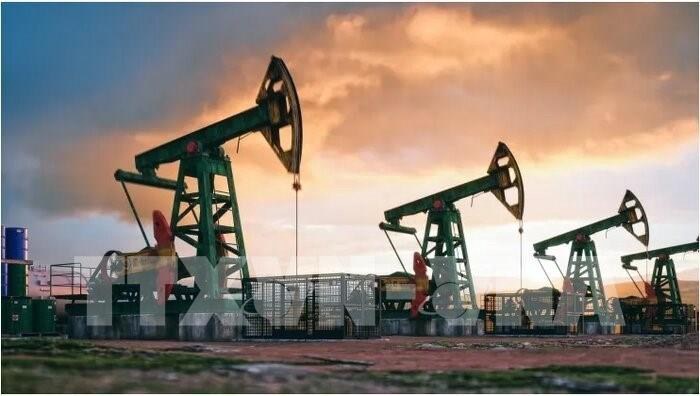 Dầu giảm hơn 1% khi Saudi giảm giá bù đắp lo ngại ở Trung Đông. Giá dầu giảm hơn 1% trong ngày thứ Hai  ...