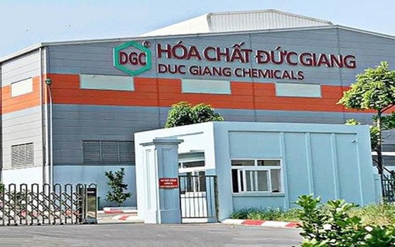 DGC: QUÝ 4 GIẢM 30% LỢI NHUẬN, CẦM 10.000 TỶ GỬI NGÂN HÀNG, LÃI GẦN 2 TỶ/NGÀY. Hóa Chất Đức Giang (DGC):  ...