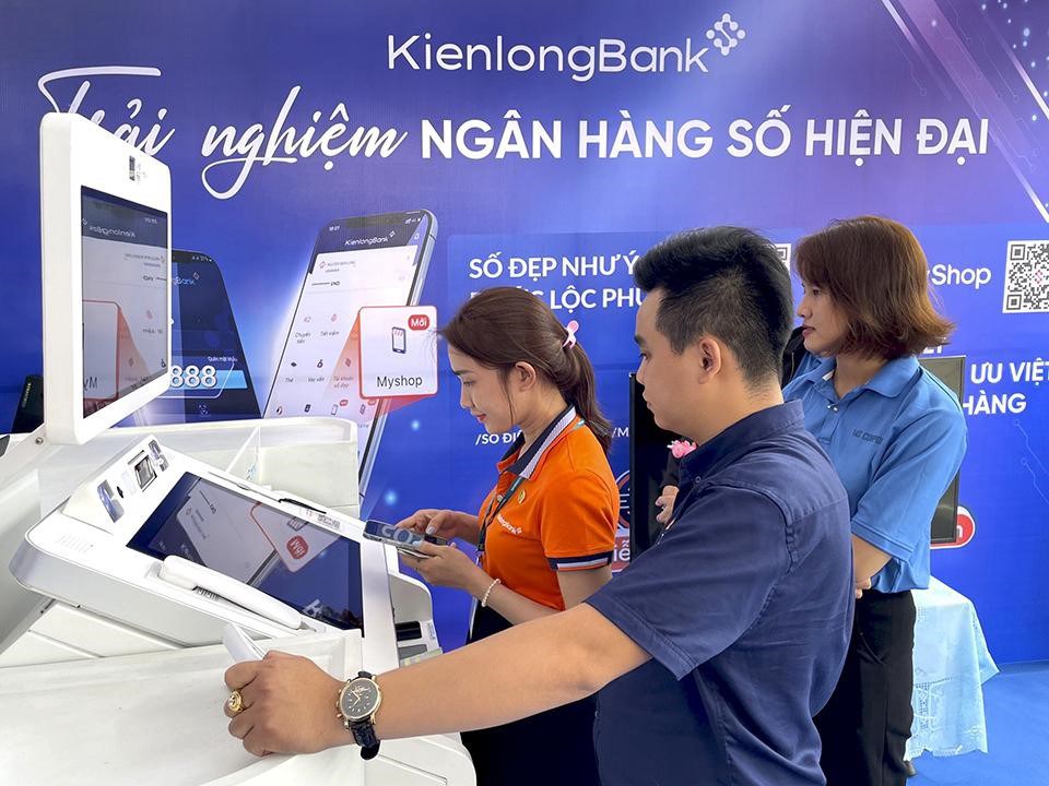 Không cần thẻ ngân hàng vẫn có thể rút tiền mặt với máy STM của KienlongBank