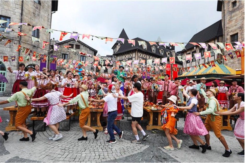 Đà Nẵng: Lễ hội Bia B’estival trên đỉnh Bà Nà thu hút hàng nghìn du khách