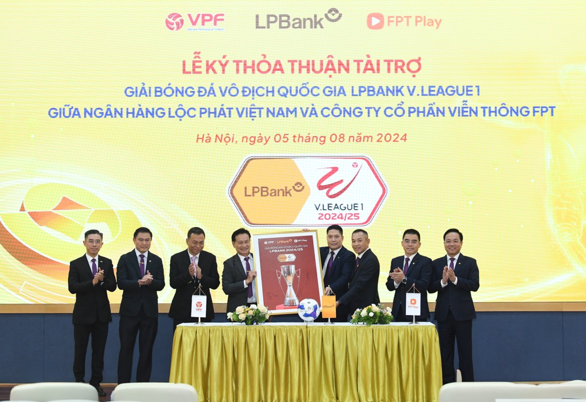 LPBank là nhà tài trợ chính Giải bóng đá Vô địch Quốc gia LPBank V.League 1 - 2024/25