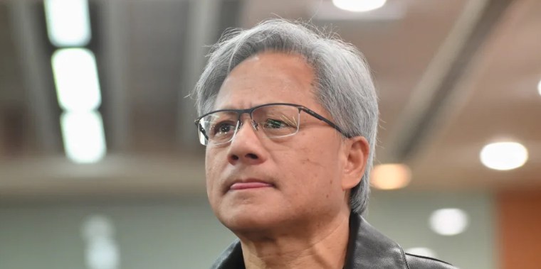 Jensen Huang CEO Nvidia bị loại khỏi câu lạc bộ 100 tỷ USD chỉ sau một ngày