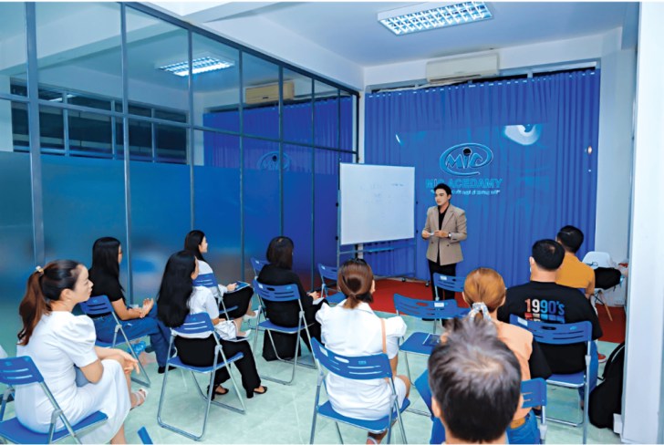 Top 5 Học viện, Trung tâm đào tạo kỹ năng Giao tiếp Thuyết trình hàng đầu tốt nhất TP.HCM. 1. Học viện  ...