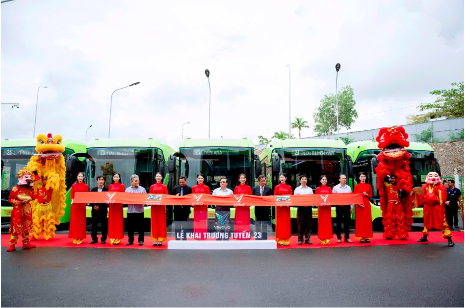 Vinbus khai trương tuyến Buýt điện đầu tiên tại Nha Trang