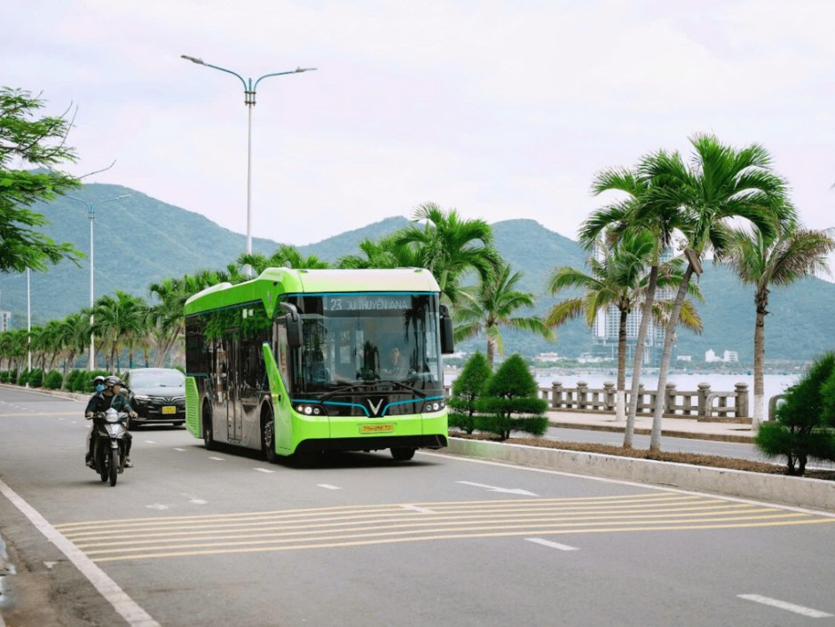 Vinbus khai trương tuyến Buýt điện đầu tiên tại Nha Trang