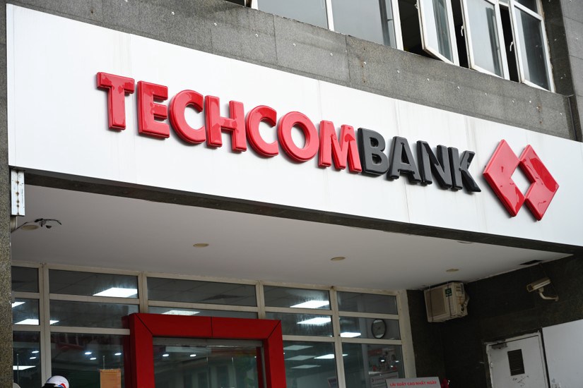 TECHCOMBANK CÂN NHẮC BÁN 15% CỔ PHẦN. Techcombank hiện đang có sự tăng trưởng mạnh mẽ, đặc biệt trong  ...