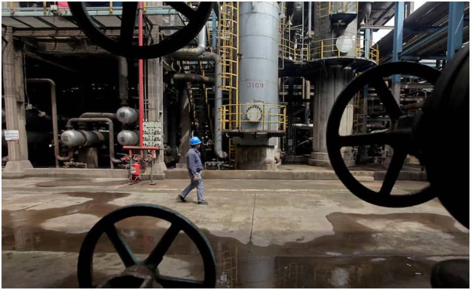 Sản lượng lọc dầu của Trung Quốc giảm mạnh khi sự gia tăng của xe điện làm giảm nhu cầu đối với các sản phẩm xăng dầu