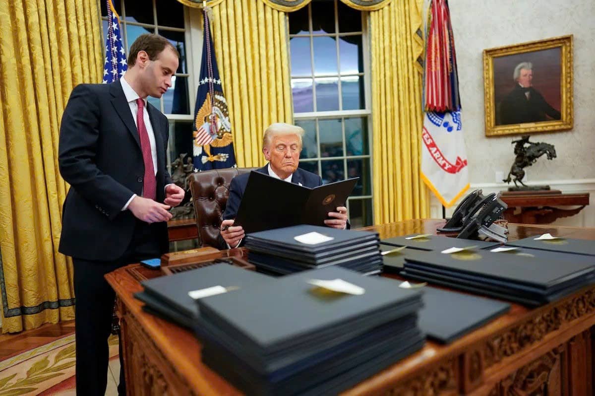 Các sắc lệnh ông Donald Trump ký có hiệu lực vào ngày đầu tiên nhậm chức