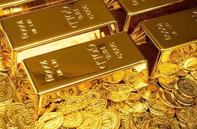 Lo ngại bất ổn kinh tế thúc đẩy vàng lên đỉnh cao mới