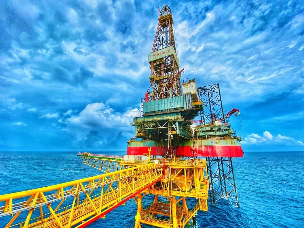 Giá Dầu Giảm Liên Tiếp Khi Dự Trữ Mỹ Tăng Cao Hơn Dự Báo