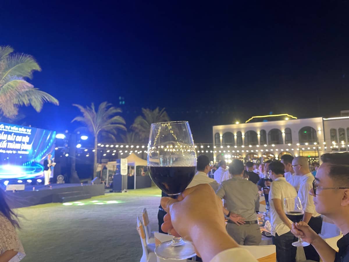 Nhịp điều chỉnh này là rất cần thiết sau 1 time dài tăng mạnh, giảm là do nhiều nđt đạt kỳ vọng về %  ...