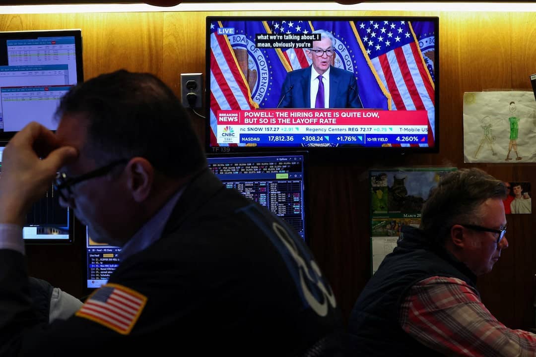 Fed không vội cắt giảm lãi suất trong bối cảnh bất ổn cao về thuế quan của Trump