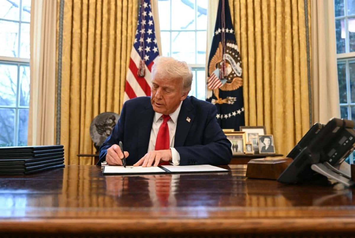 Việc Hoãn Áp Thuế Đối Ứng của Tổng thống Donald Trump: Nguyên Nhân và Hệ Quả​
