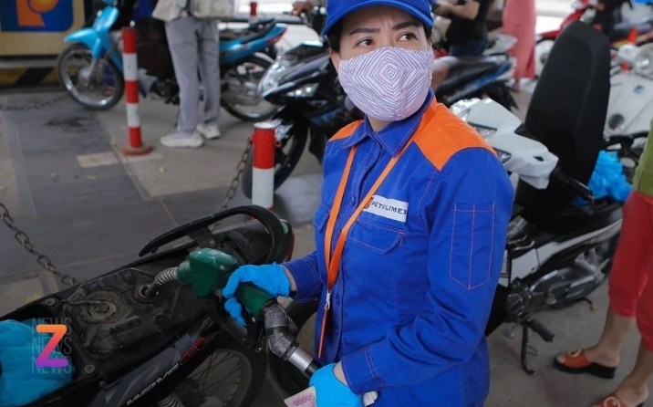 Giá xăng dầu giảm sâu: Thời cơ cho tiêu dùng và sản xuất phục hồi