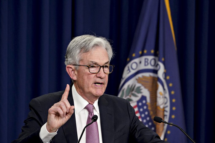 Chứng khoán và đồng USD chịu áp lực trước lo ngại chiến tranh thương mại và phát biểu của Powell